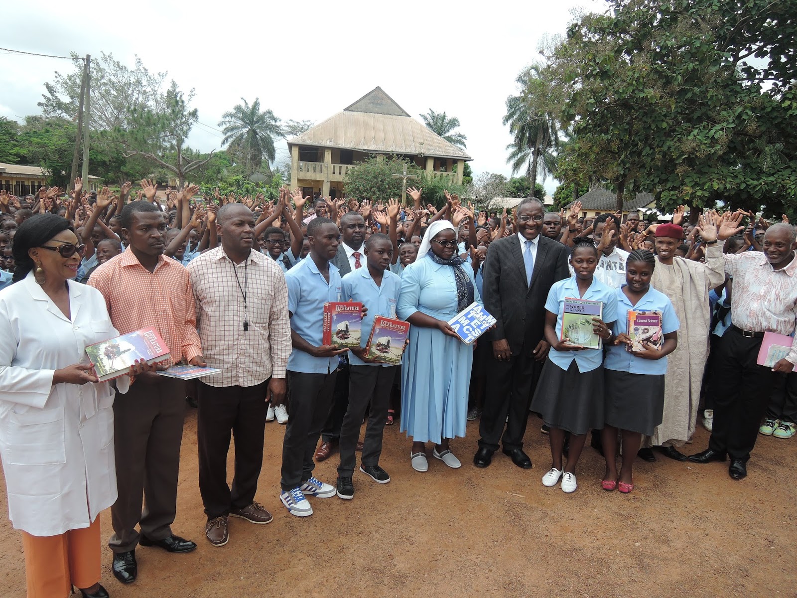 Dr. Fomunyoh with staff and students of College Bilingue Teerenstra Bertoua