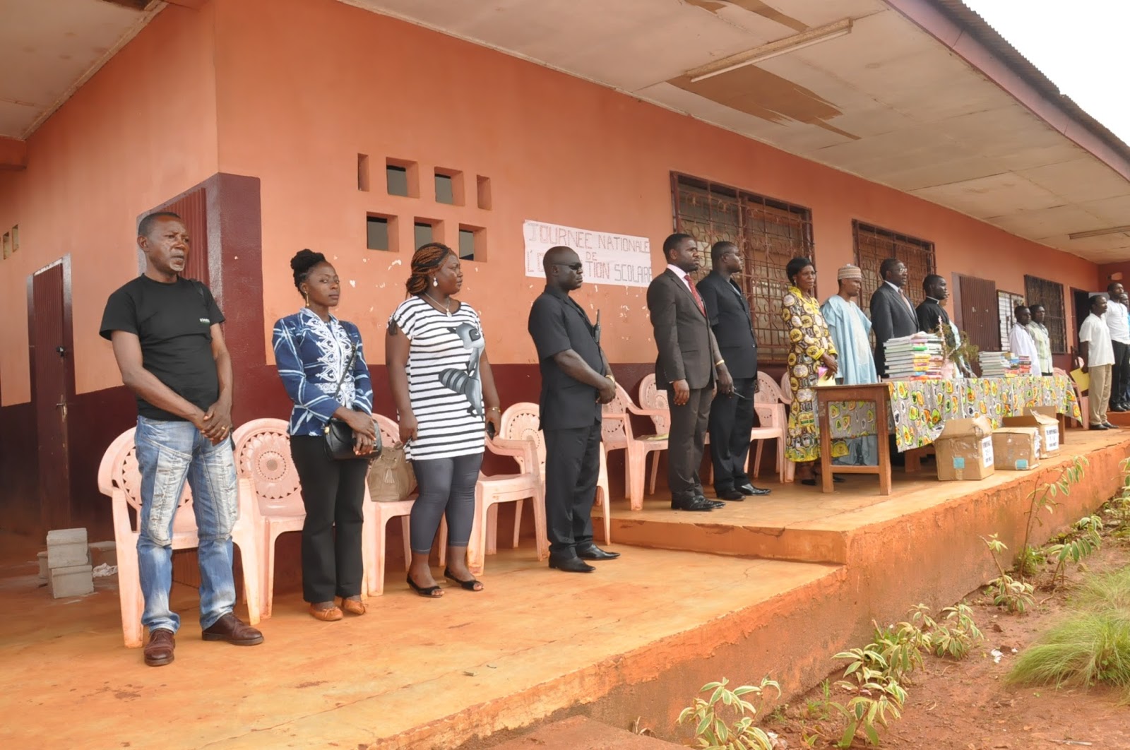 Dr. Fomunyoh in a family photograph with students of College Prive Catholique Jean II