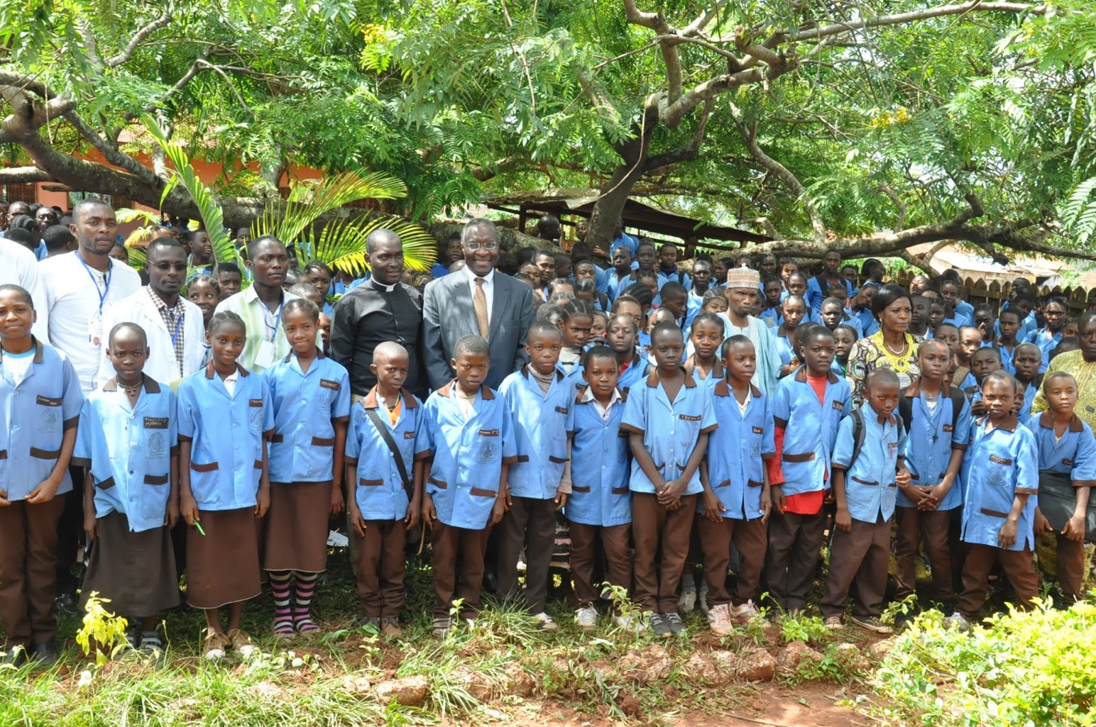 Dr. Fomunyoh at College Prive Catholique Jean II
