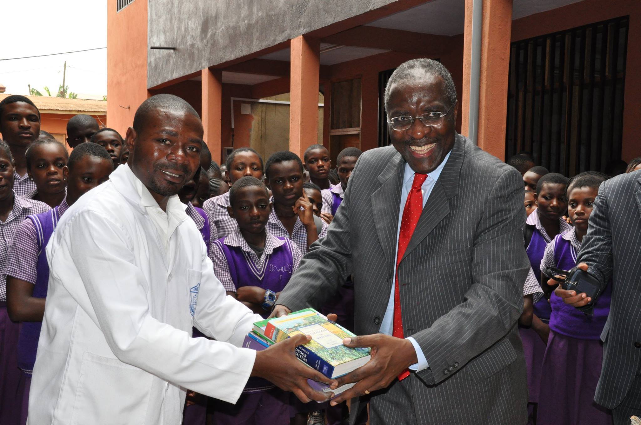 Christopher Fomunyoh visiting schools in Yaounde 2